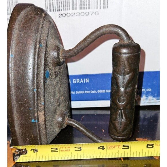 Vintage Cast Iron Clothes Iron With Decorative Handle 7bls 6.5x5inches Door Stop - Picture 6 of 10